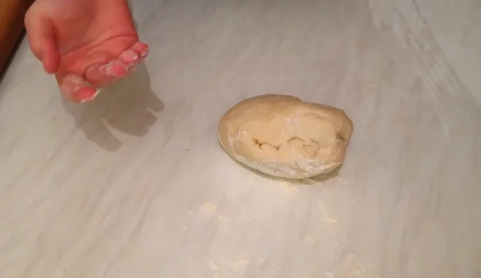 Divide the dough into small portions.