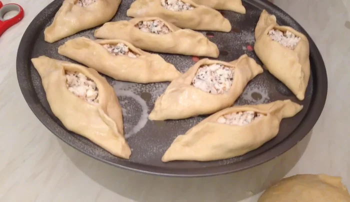 Bake in a preheated oven at 175°C (350°F) for 7-10 minutes, or until golden brown.