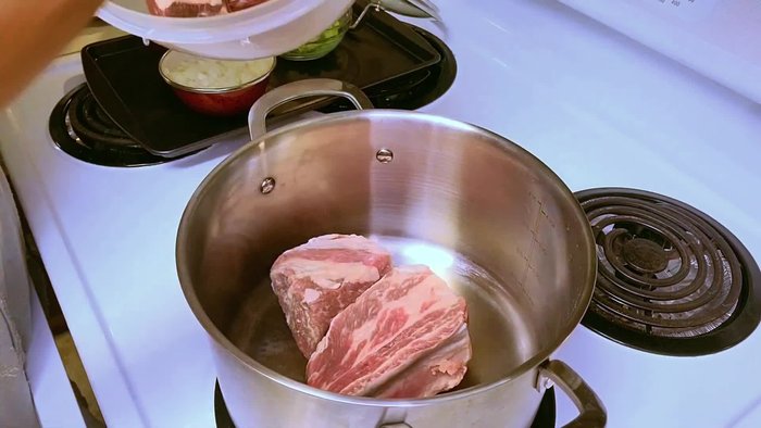 Add beef short ribs to the pot.