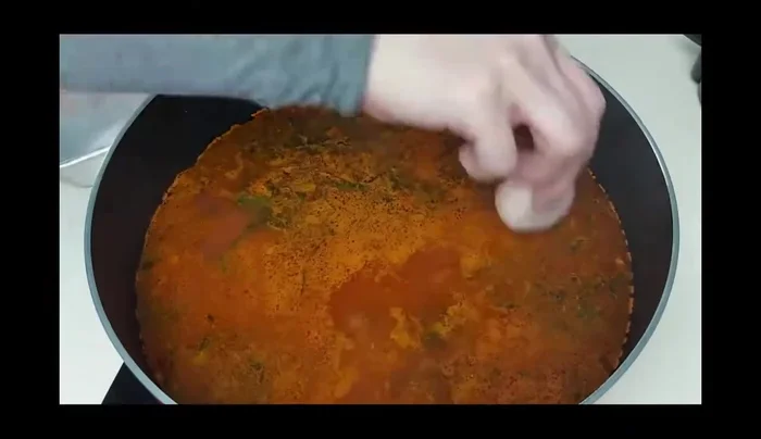 Add kubba to the soup, a few at a time, ensuring they aren't crowded. Cook for 1-2 minutes, then add more.