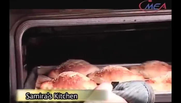 Cool: Let the buns cool for a few minutes before serving. (Start: 503.52)