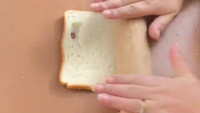 Roll the moistened bread slices gently. (62.17)