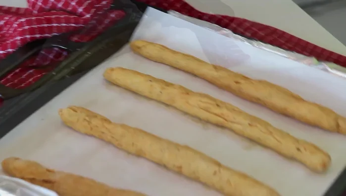 Remove from oven and let cool completely before cutting. (194.959)