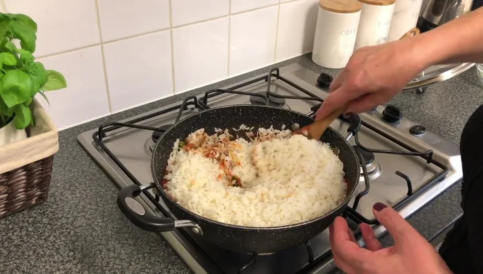 Add rice, salt, and pepper to the sauce; mix well. (175.599)