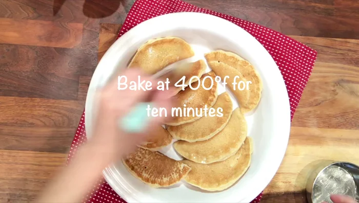 For baking: Preheat oven to 400°F (200°C). Brush qatayef with vegetable oil, and bake for 10 minutes.