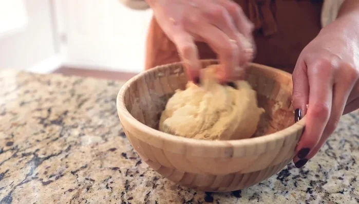 Make the second dough: Combine semolina flour and 1 cup of Lukum water. Cover and let it rest for 1 hour.