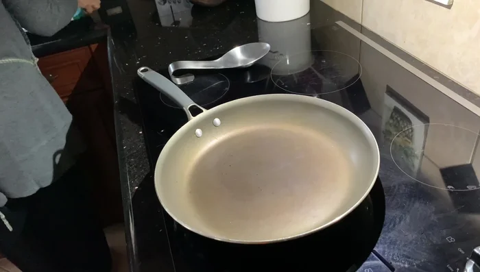 Heat a frying pan over medium heat.