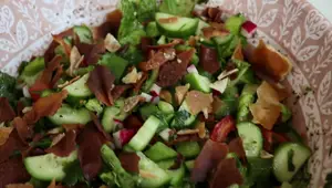 Lebanese Fattoush Salad: A Refreshing & Easy Recipe