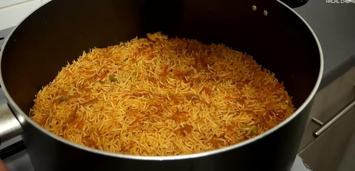Fluff the cooked rice.