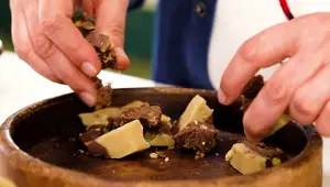 Easy Helva Recipe: 2 Flavors in 5 Minutes!