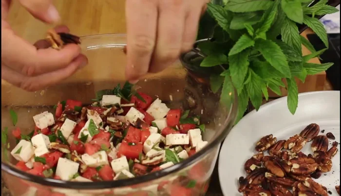 Before serving, roughly crush the toasted pecans and sprinkle them over the salad.