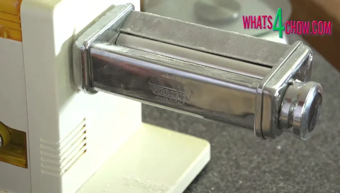 Reduce the thickness of the pasta roller by one step at a time until you reach the thinnest setting (number five).